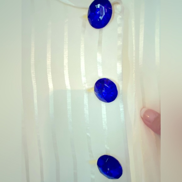 Off white cocktail dress with satin stripes. Size 4/6, no stretch to material. - Picture 2 of 4